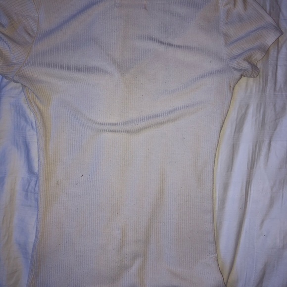 White xs Hollister t-shirt. - Picture 2 of 3